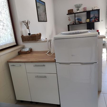 Apartment By The Beach Primosten Bagian luar foto