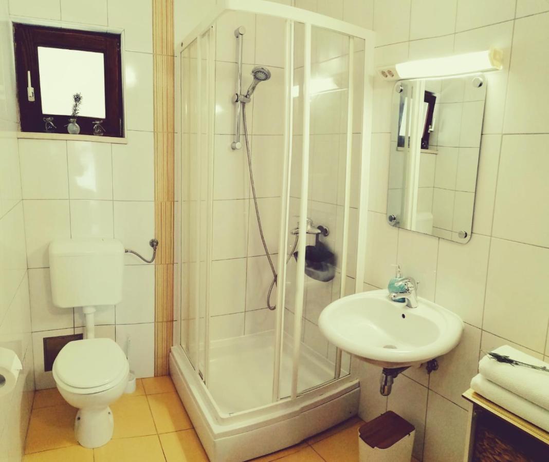 Apartment By The Beach Primosten Bagian luar foto