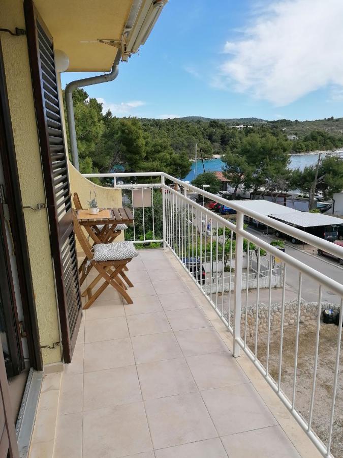 Apartment By The Beach Primosten Bagian luar foto