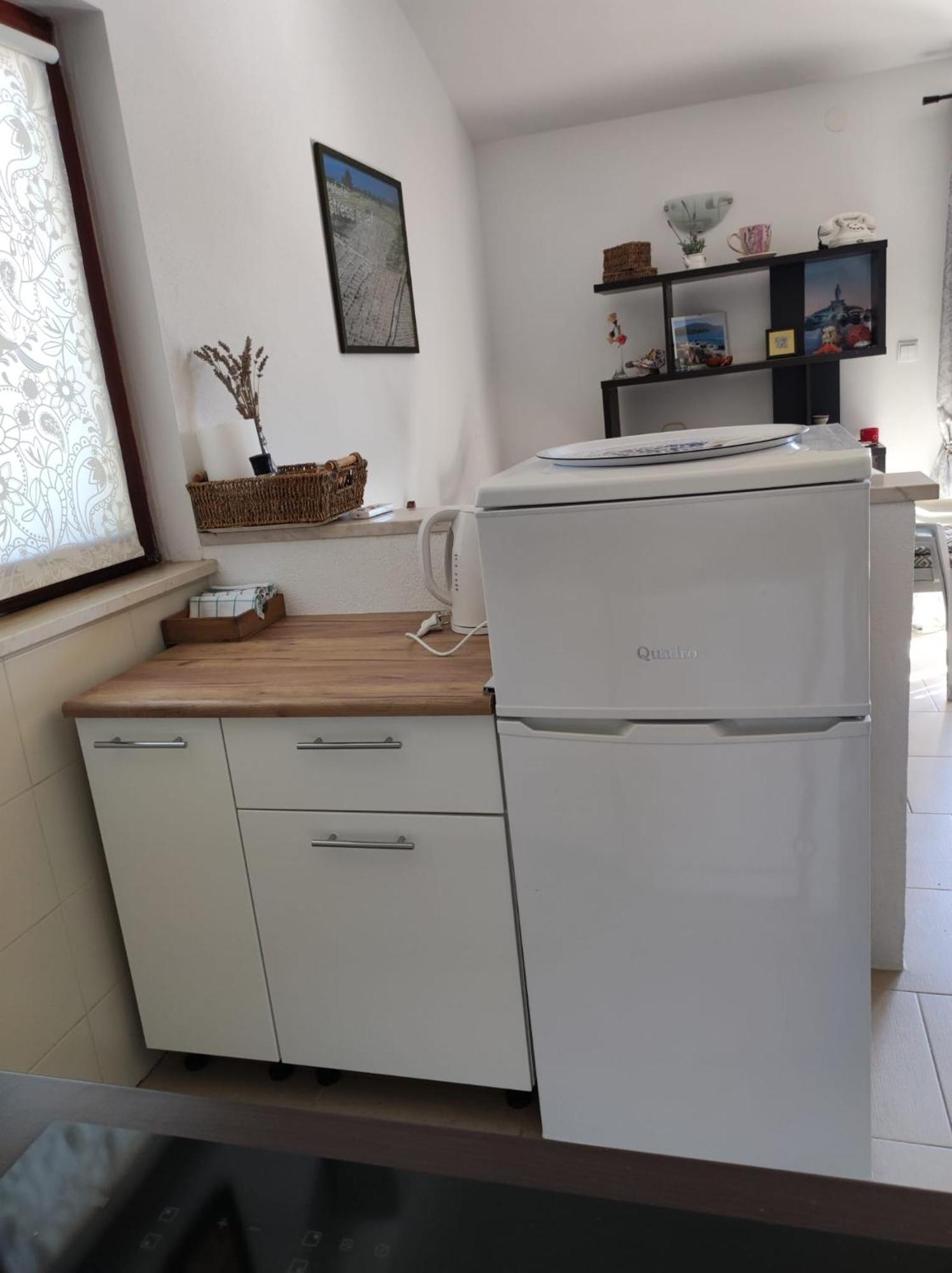 Apartment By The Beach Primosten Bagian luar foto