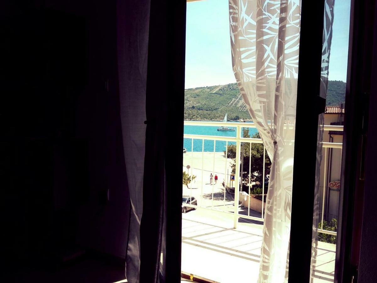 Apartment By The Beach Primosten Bagian luar foto