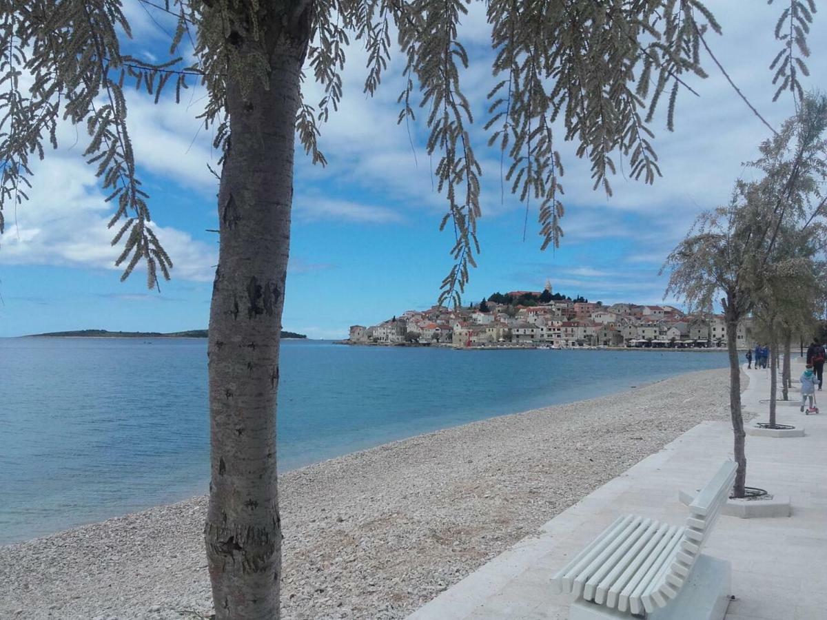 Apartment By The Beach Primosten Bagian luar foto